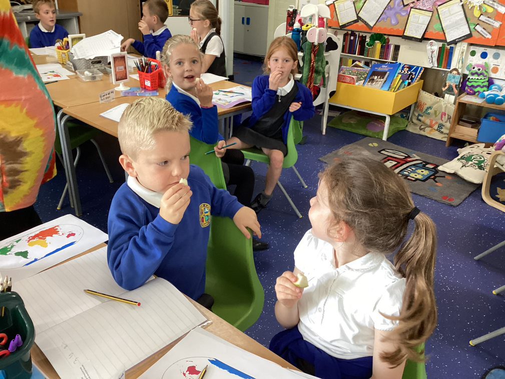 100a09cf-b759-4a66-b2ff-b7ef1bbe3465 horton kirby pupils exploring foods from around the world