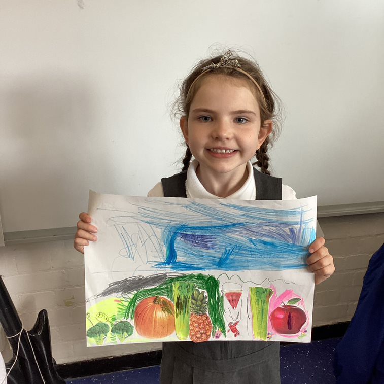 718d33e3-6340-4d31-a20c-f8abd9af8927 children showing their artwork from horton kirby cofe primary school art